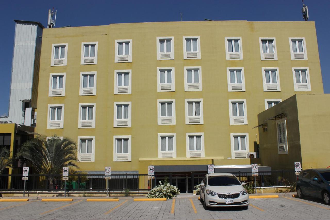 Beverly Hills: Hotel And Business Nuevo Cuscatlan Kültér fotó
