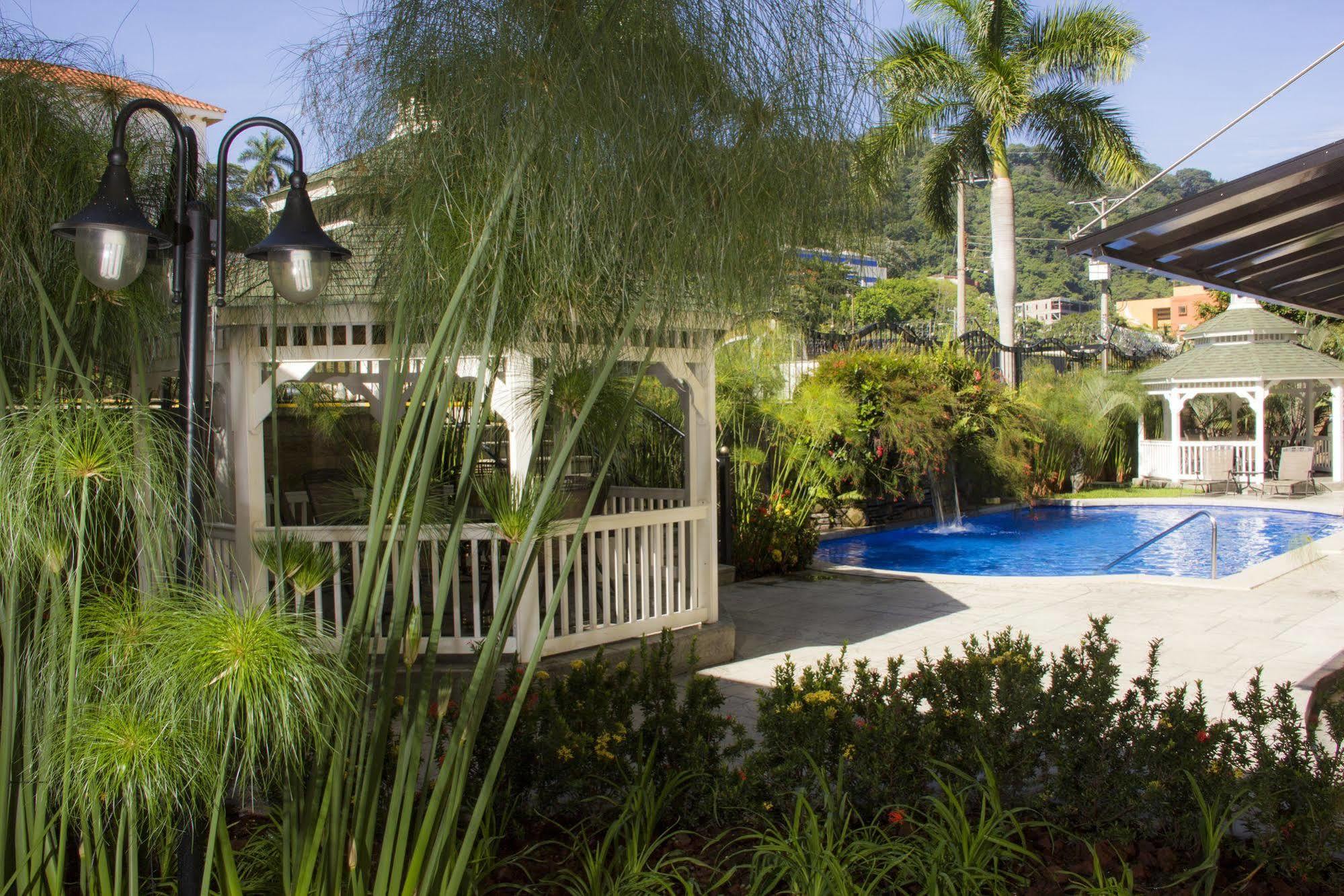 Beverly Hills: Hotel And Business Nuevo Cuscatlan Kültér fotó